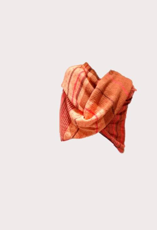 Shawl hand knitted (peach patterned)