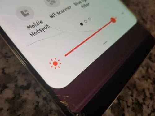 Samung Galaxy Note8 (cracked Screeen)