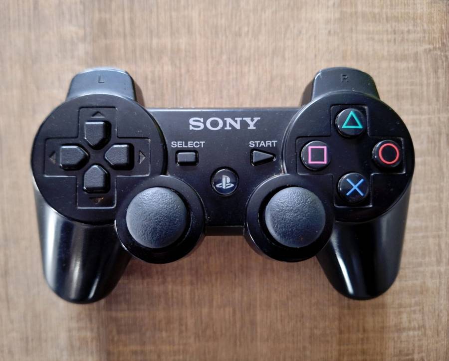 Playstation 3 Phat 80GB Console + 2 Original Controllers + 11 Games (PS3)