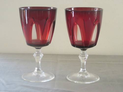 Two red coloured glasses (heavy)