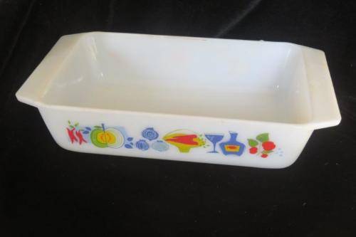 Pyrex milk glass dish 24 x 17cm