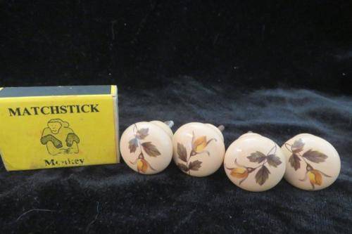 Vintage drawer knobs - 4 (3cm diameter)
