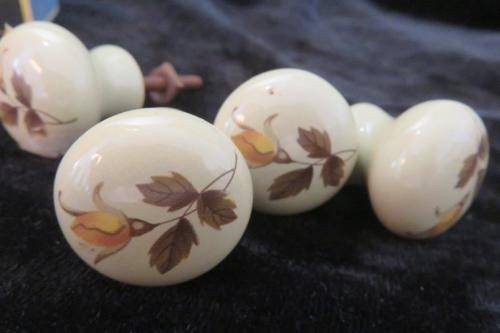 Vintage drawer knobs - 4 (3cm diameter)