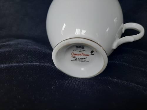 Queen Anne teacups x 3 - no saucers