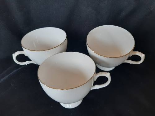 Queen Anne teacups x 3 - no saucers