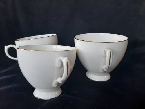 Queen Anne teacups x 3 - no saucers