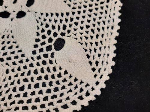 White doilie - hand crochet - 24cm