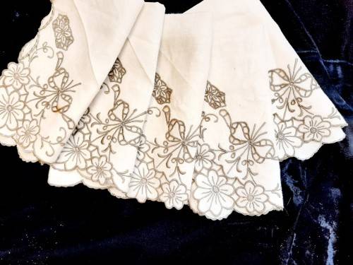 Set of 5 large Madeira embroidered linen napkins -43 x 43 cm