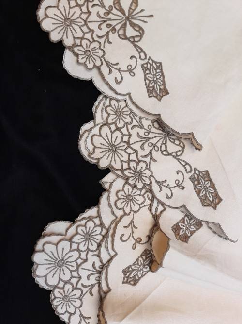 Set of 5 large Madeira embroidered linen napkins -43 x 43 cm