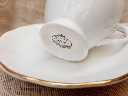 2 x Royal Vale teacup and saucer