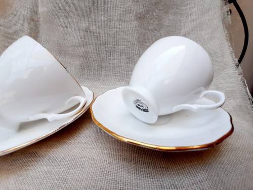 2 x Royal Vale teacup and saucer