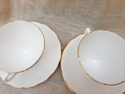 2 x Royal Vale teacup and saucer