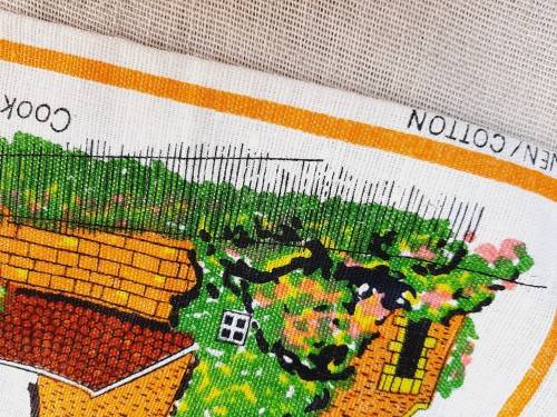 Linen tea towel - souvenir of Melbourne  - 72 x 46cm