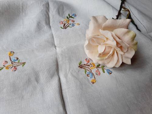 Embroidered tablecloth - white linen with pastel flowers - damaged - 102 x 102cm