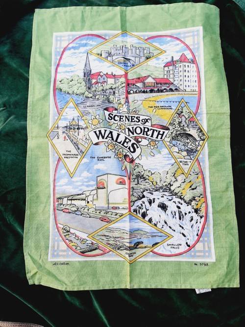 Cotton tea towel - souvenir of Wales - seems unused - as new