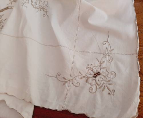 Hand embroidered tablecloth (120 x 150cm)