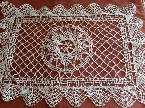 Handmade lace tray cloth 28 x 44 cm - cream