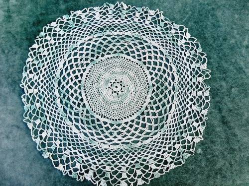 Green and white doilie,- finely crocheted - 34cm