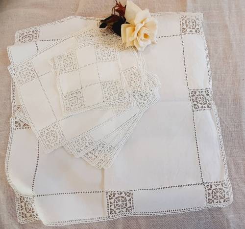 Set of reticella lace and linen mats