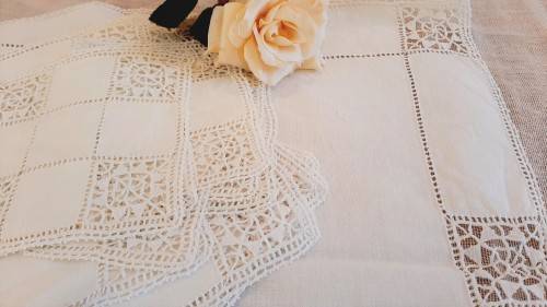 Set of reticella lace and linen mats
