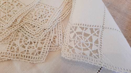 Set of reticella lace and linen mats