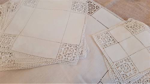 Set of reticella lace and linen mats