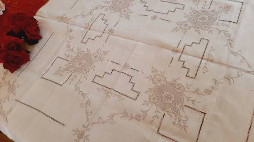 Square linen tablecloth, cream colour, with flower hand embroidery 82 x 82 cm