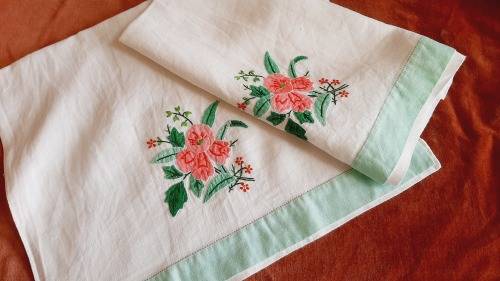 2 Vintage, cotton, guest towels with applique  35 x 56 cm