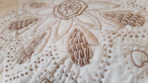 Lovely cream quilt - embroidered - square 180 x 180cm - good condition