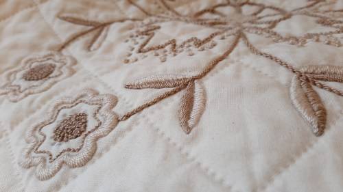 Lovely cream quilt - embroidered - square 180 x 180cm - good condition