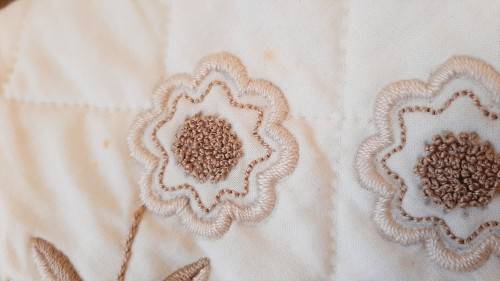 Lovely cream quilt - embroidered - square 180 x 180cm - good condition