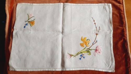Embroidered linen tray cloth -  32 x 46 cm