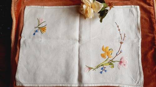 Embroidered linen tray cloth -  32 x 46 cm