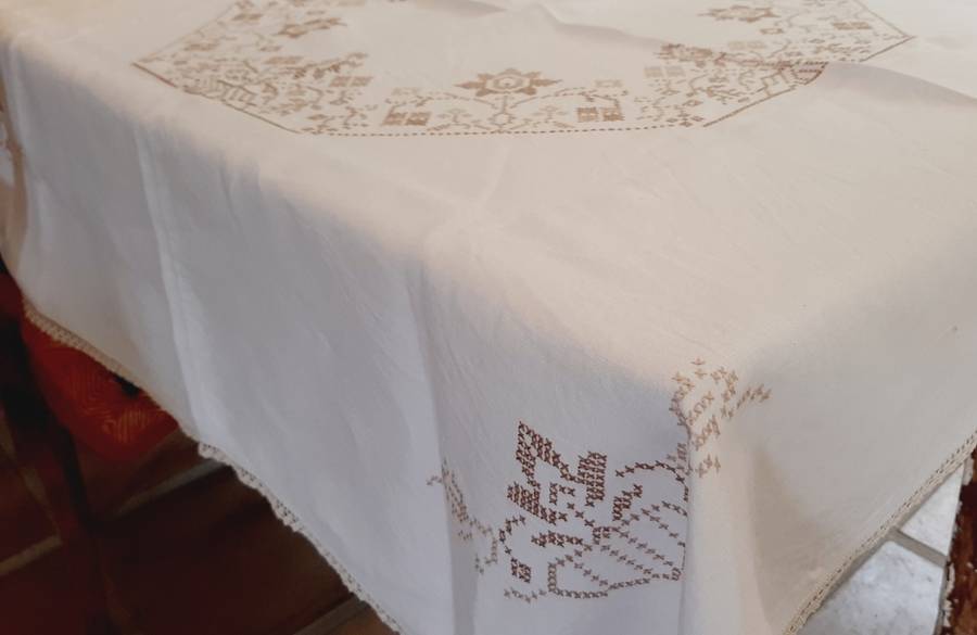 Pale pink embroidered tablecloth 130 x 130 cm - cotton