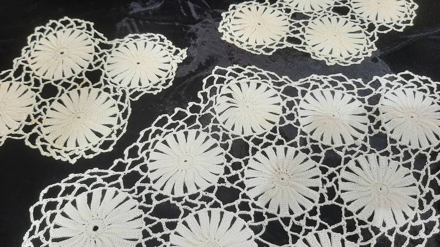 Vanity set of doilies, creamy white  2 small  22cm, large 42 x 24cm