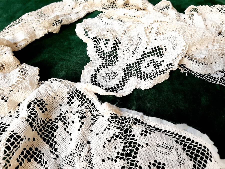 Hand knotted filet lace edging - damaged -