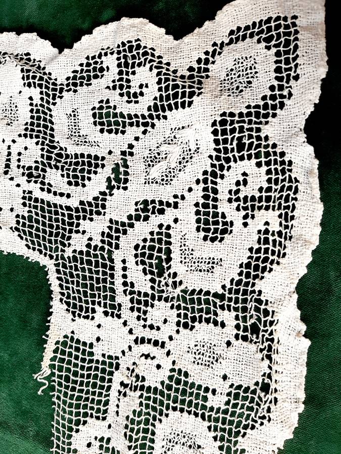 Hand knotted filet lace edging - damaged -