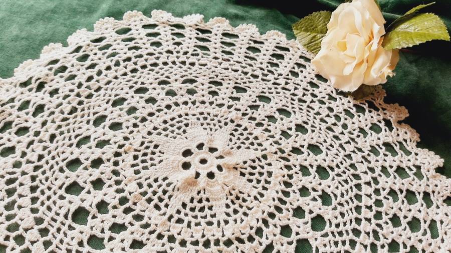 Round beige crochet doily/doilie -39cm