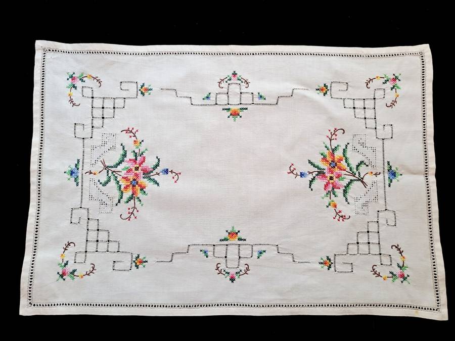 Embroidered tray cloth -cotton - cross stitch - 31 x 44cm