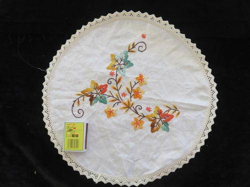 Embroidered doily - 31cm