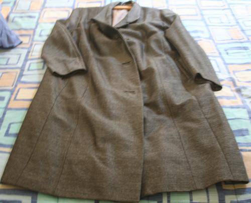 Stunning grey coat - single breasted - approx size 40 - 42 - imported from France - price reduced