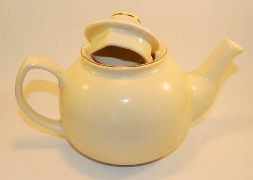 Tea Pot Harrods H 13.5 width handle to Spout 23cm