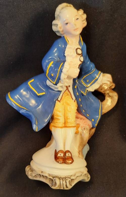 Porcelain Vintage Victorian Man Made in Italy  Hight12 cm width 9 cm
