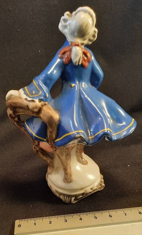Porcelain Vintage Victorian Man Made in Italy  Hight12 cm width 9 cm