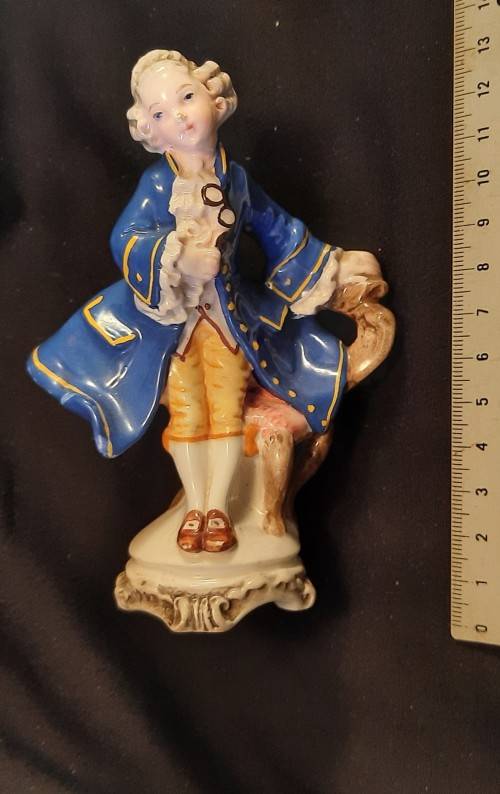 Porcelain Vintage Victorian Man Made in Italy  Hight12 cm width 9 cm