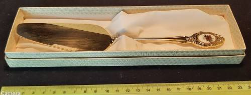 Cake server 24 karat Gold plated  Eetrite  rose decals  in box