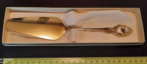 Cake server 24 karat Gold plated  Eetrite  rose decals  in box