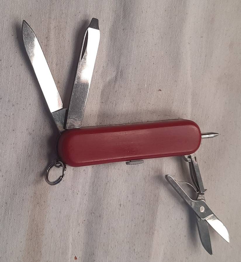Swiss Army Knife .Victorinox- Signature Red  Scales  58 mm with pen