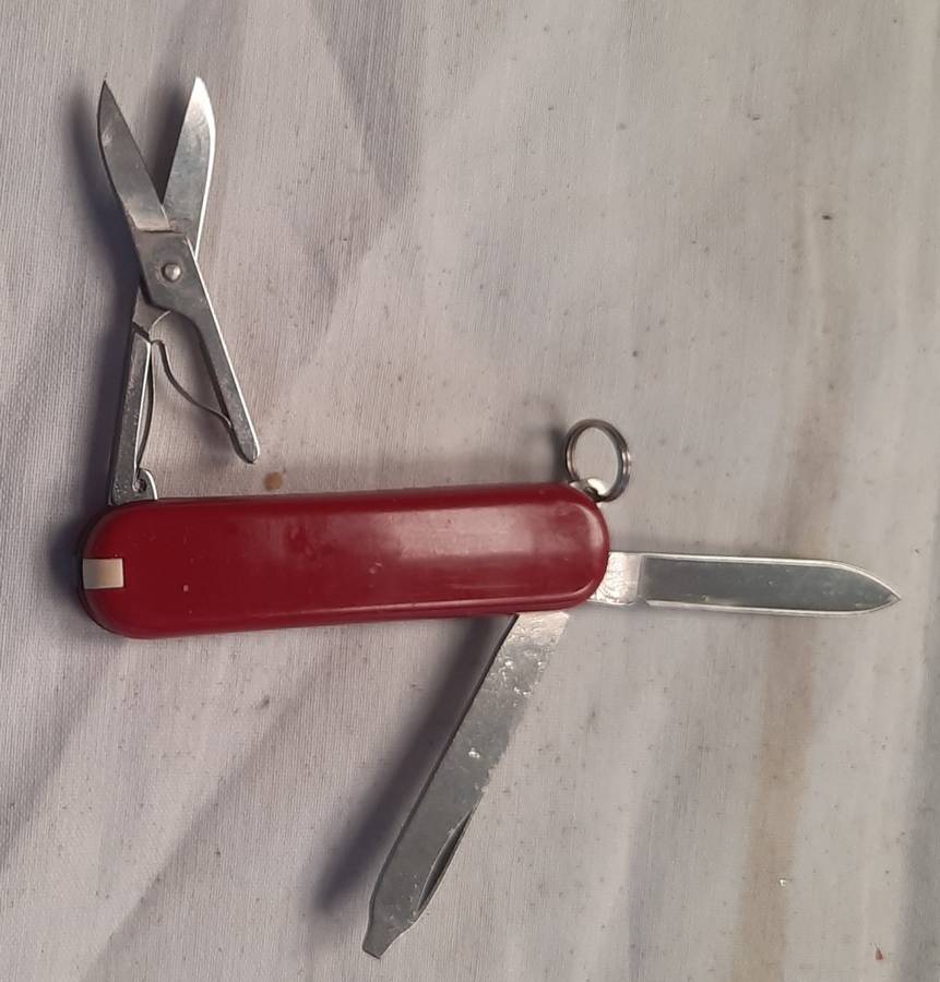 Swiss Army Knife .Victorinox- Classic Red Scales 58 mm
