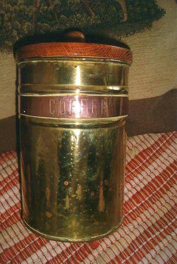 COPPER CANISTER - COFFEE - 18cm HIGH, DIAMETER 12cm - AVERAGE CONDITION - WOODEN LID